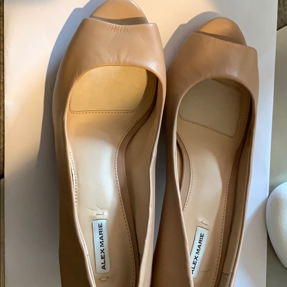 Shoe - Picture 2 of 3